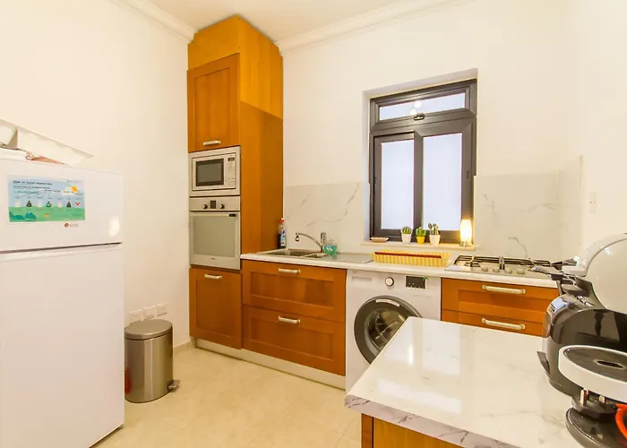 A Lovely By The Sea - Happy * Sliema