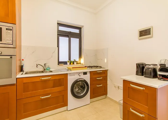 A Lovely By The Sea - Happy * Sliema